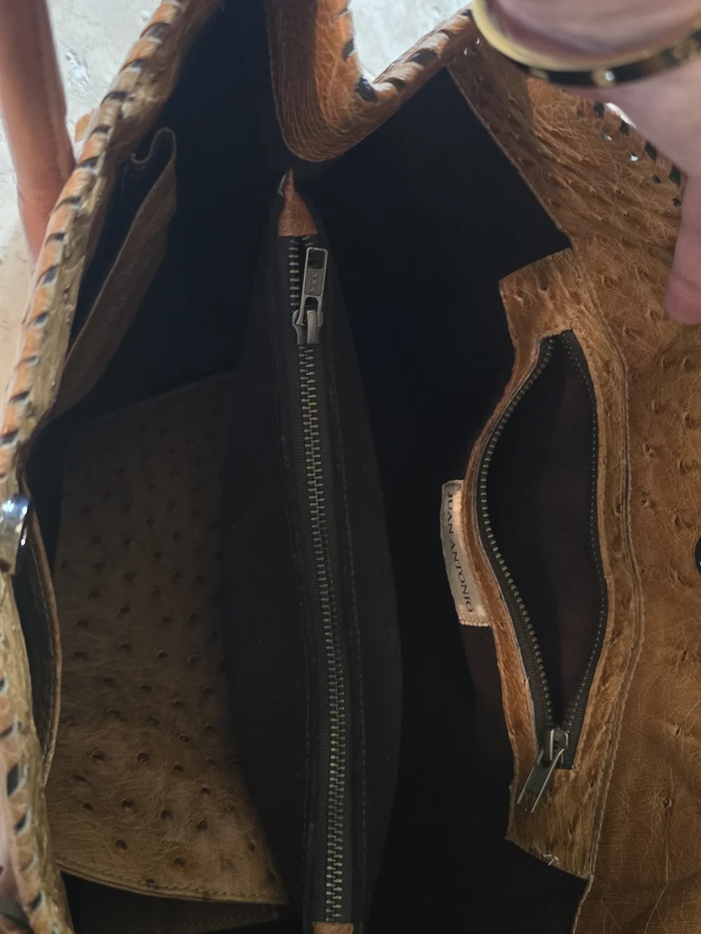 Tan Ostrich-Texture Tote with Matching Wallet – Classic Everyday Carry